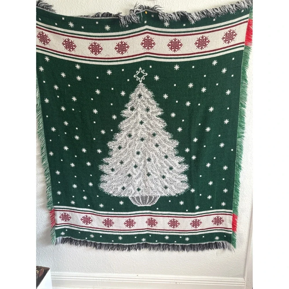 Christmas Tree Holiday Woven Throw Blanket Red Green Snowflake Tassel Fringe